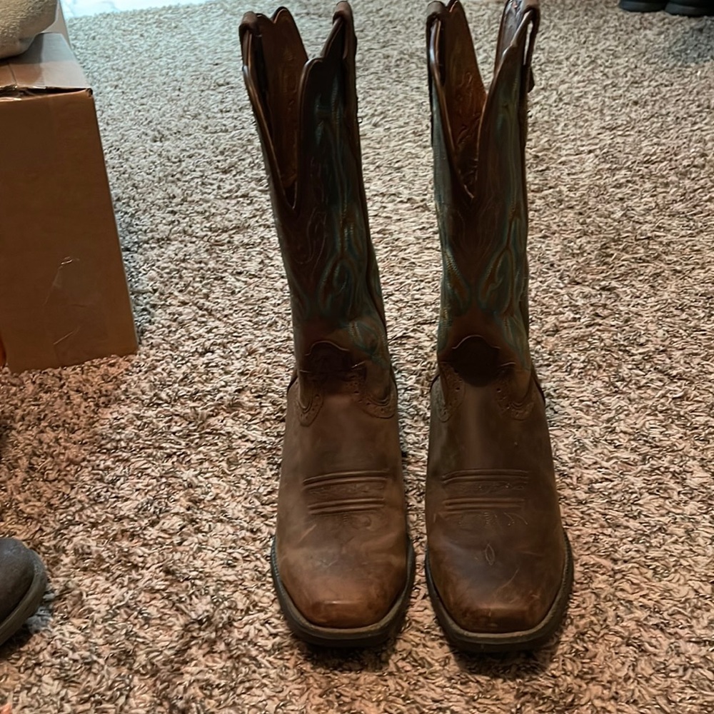 Womens Justin’s boots size 7.5